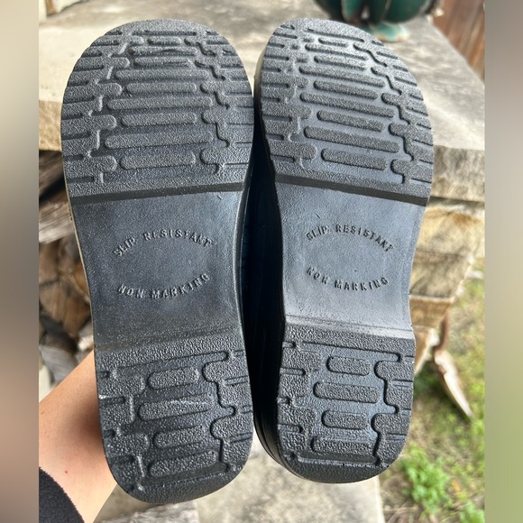 Navy Embossed Slip-On Shoes by Easy Street Lyndee Slip Resistant clogsSz-7.5W. L - Picture 13 of 13